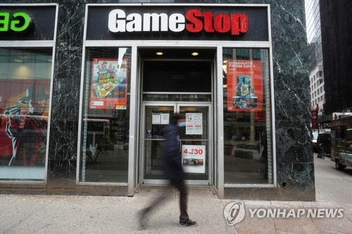 미국 뉴욕시 맨해튼 지역에 있는 비디오 유통체인 게임스톱의 매장 앞 [사진제공=로이터 연합뉴스]